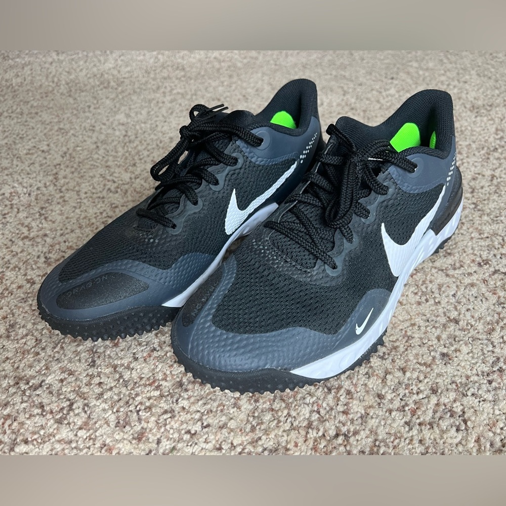 Nike Alpha Huarache Elite 3
Men’s turf shoes size 9